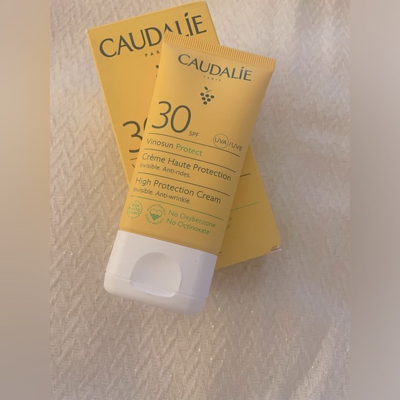 New and Purchased in Paris! Caudalie Vinosun Protect SPF 30 face sunscreen - Picture 2 of 9